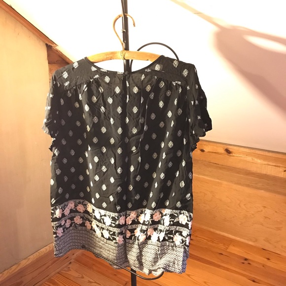 Torrid Black White Short Sleeve Blouse, EUC, 2 - Picture 2 of 12